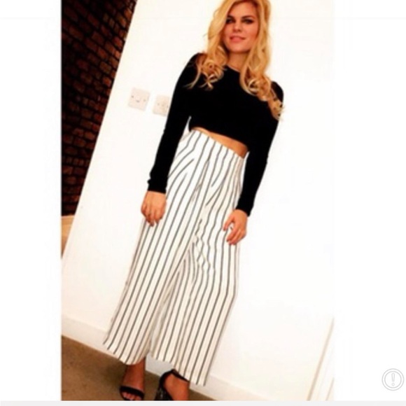 Topshop Pants - Topshop High Waist Wide Leg Crop Trousers. Size 6.